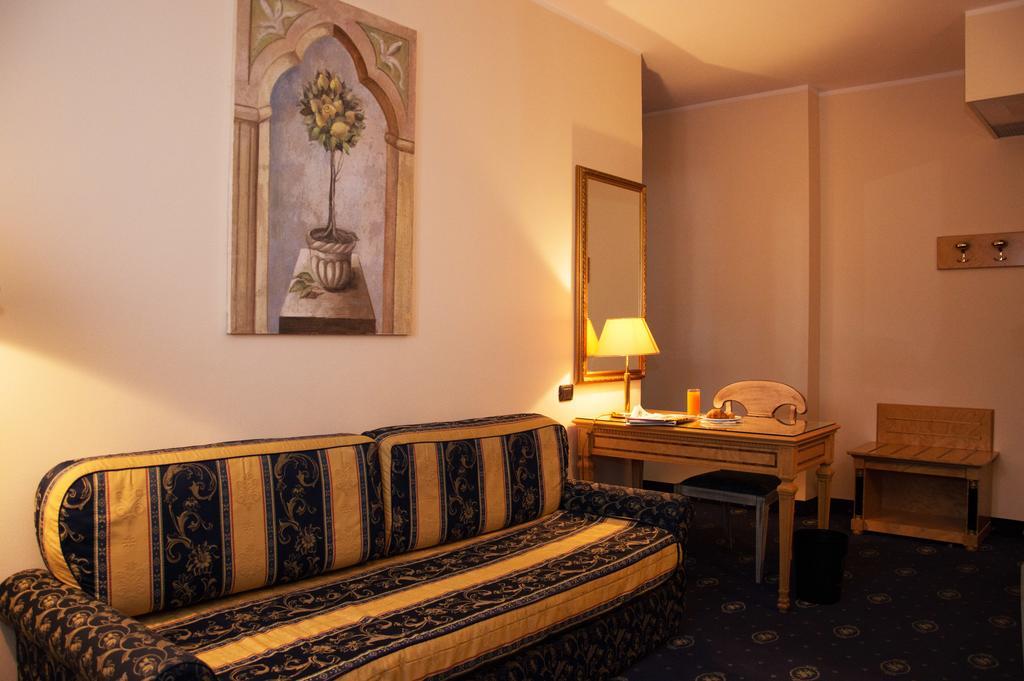 Hotel Visconti Melzo Exterior foto