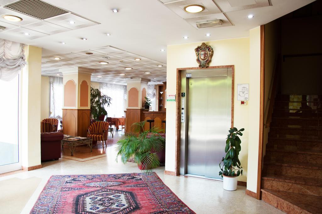 Hotel Visconti Melzo Exterior foto